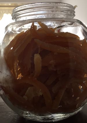 Una foto de Cáscaras de naranjas o pomelos