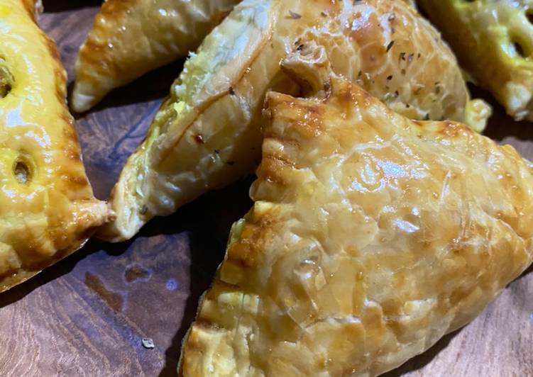 7 Resep: Chicken Curry puff pastry Anti Gagal!