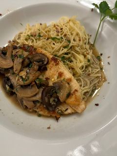 A picture of Chicken Marsala.
