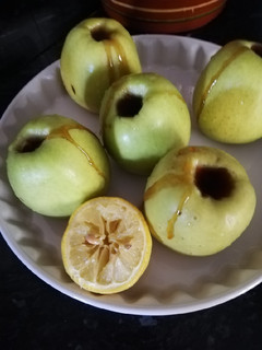Una foto de Manzanas con miel y limón al microondas
