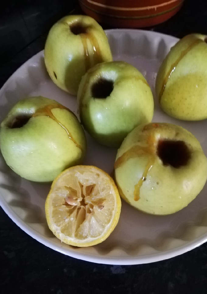 Una foto de Manzanas con miel y limón al microondas