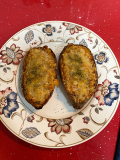 Una foto de Boniato relleno de pollo