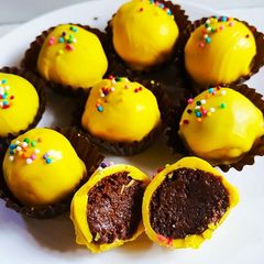 A picture of Oreo pops.