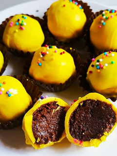 A picture of Oreo pops.