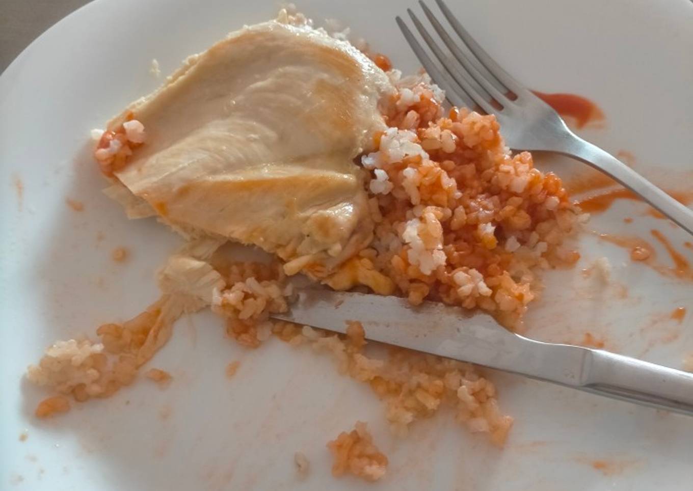 Pechuga a la plancha con arroz integral y tomate frito