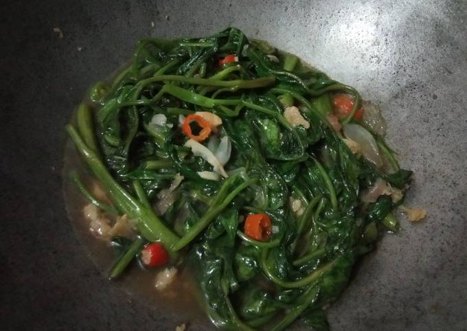 Cara Gampang Menyiapkan 1) Tumis Kangkung Sederhana (Enak &amp;amp; Mudah), Lezat