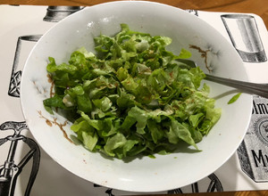 Una foto de Ensalada de lechuga 🥬 con merkén