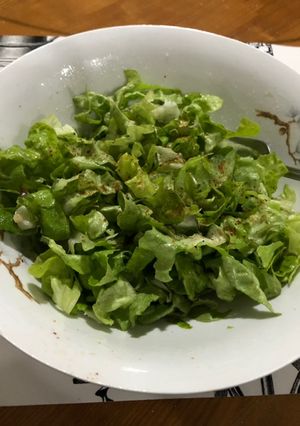Una foto de Ensalada de lechuga 🥬 con merkén