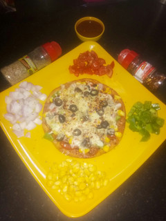 वेज आटा पिज़्ज़ा बिना यीस्ट के (Veg Atta Pizza bina Yeast ke recipe in Hindi) रेसिपी मुख्य फोटो