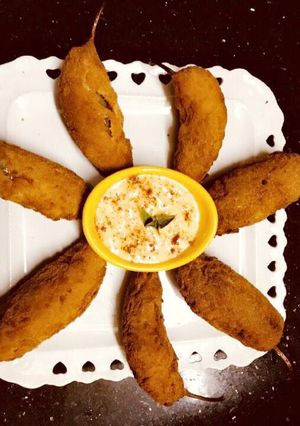 A picture of Peri bites with honey mustard sauce (hot and yummy).
