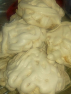 Una foto de Merengues al horno!
