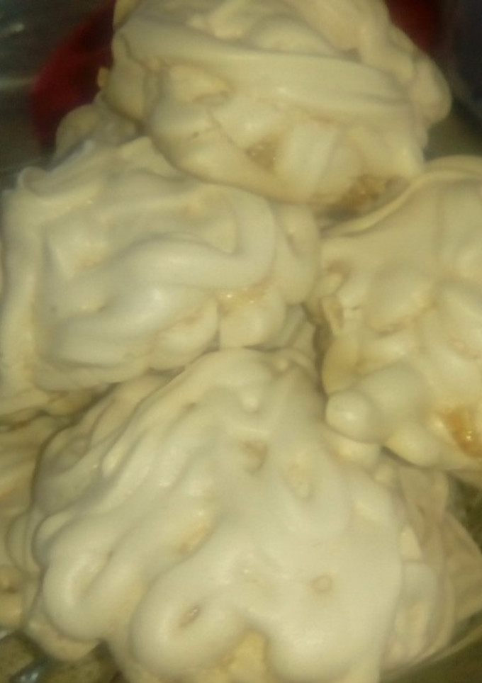 Una foto de Merengues al horno!
