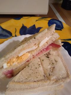 Una foto de Sándwich doble