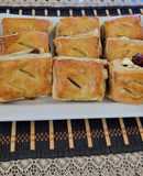 Pastelitos con guayaba y queso crema