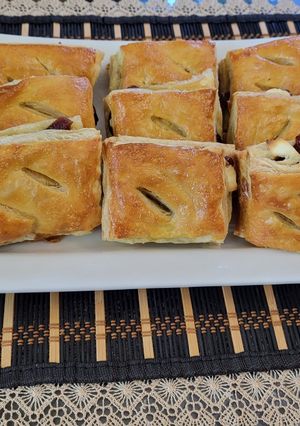 Una foto de Pastelitos con guayaba y queso crema