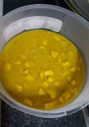 Una foto de Jibia en salsa de almendras