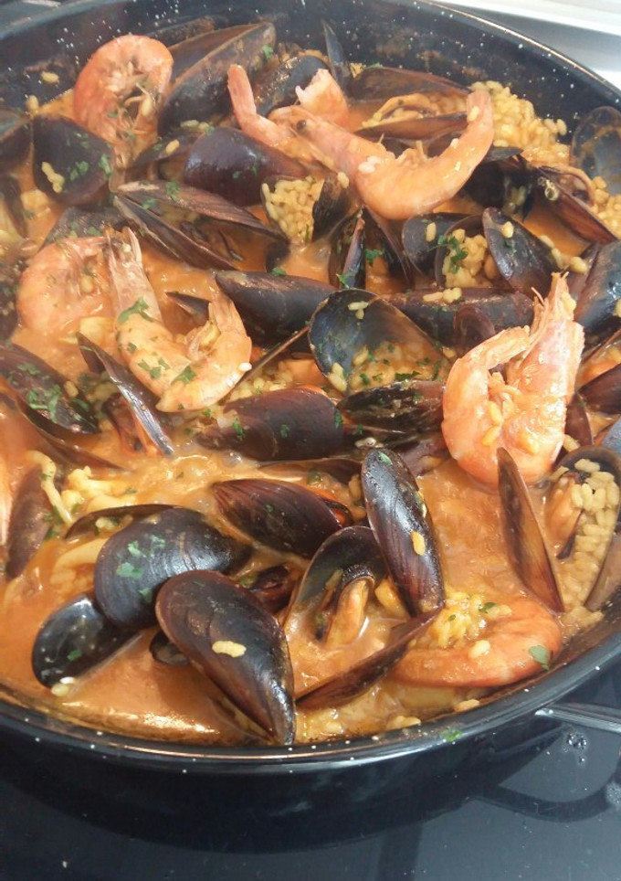 Una foto de Arroz caldoso con mejillones y langostinos