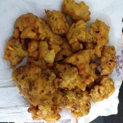 A picture of Spicy vagies pakory 😋😋.