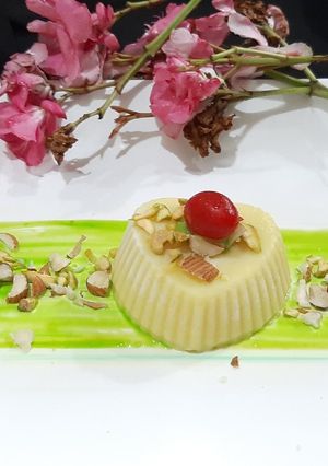 हल्दी अदरक कुल्फी विद लेमन सॉस (Haldi adrak kulfi with lemon sauce recipe in Hindi) रेसिपी मुख्य फोटो