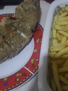 Una foto de Pescado entero frito