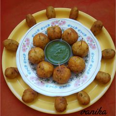 A picture of Potato paneer roll.