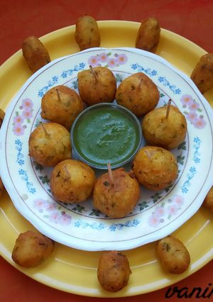 A picture of Potato paneer roll.