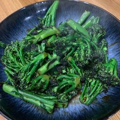 A picture of Broccoli in oyster sauce.