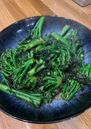 A picture of Broccoli in oyster sauce.