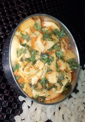 A picture of Macaroni tomato gravy.