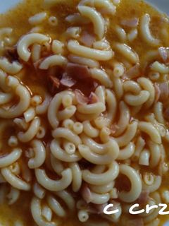 Una foto de Sopa de chorizo y fideuá