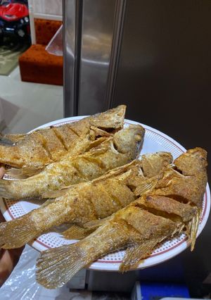 A picture of Floured fried fish.