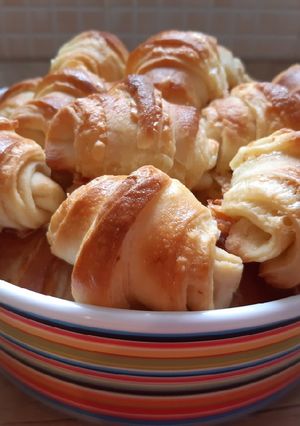 Sós, füstölt sajtos kifli recept fotója