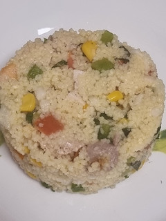 Una foto de Ensalada de cous cous con pollo