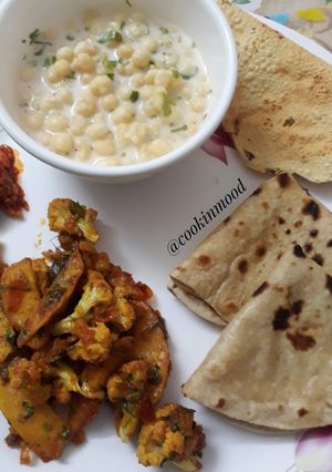 A picture of Sindhi Aloo Gobhi.