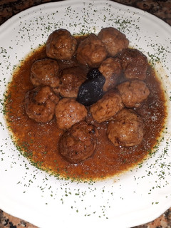 Una foto de Albóndigas con salsa de ciruelas