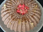 Une photo de entremet vanille chocolat