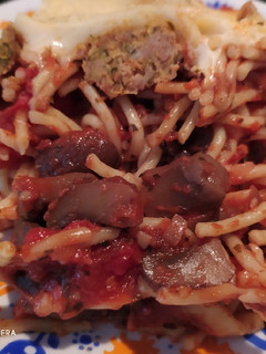 Húsgolyó gombás szalonnás paradicsomos spagetti recept fotója
