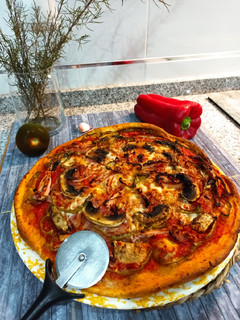 Una foto de Pizza casera 🍕🍕 con masa elaborada en Panificadora Lidl