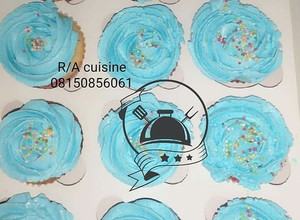 A picture of Whipping cream cupcakes.