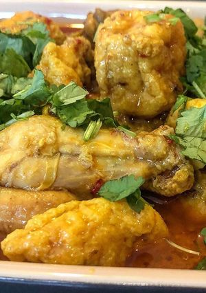 A picture of Gulai Ayam - Indonesian Chicken Curry.