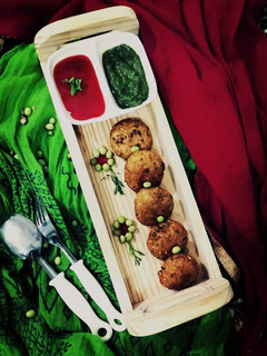 લીલી તુવેર ના ઢેકરા (Lili Tuver Dhekra Recipe In Gujarati) રેસીપી મુખ્ય ફોટો