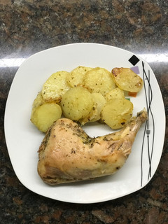 Una foto de Pollo a la mostaza con papas al horno