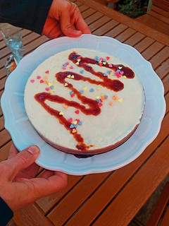 Una foto de Tarta de tres chocolates (sin horno)