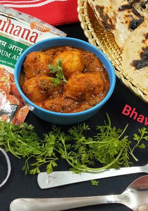 કાશ્મીરી દમ આલુ (Kashmiri Dum Aloo Recipe In Gujarati) રેસીપી મુખ્ય ફોટો