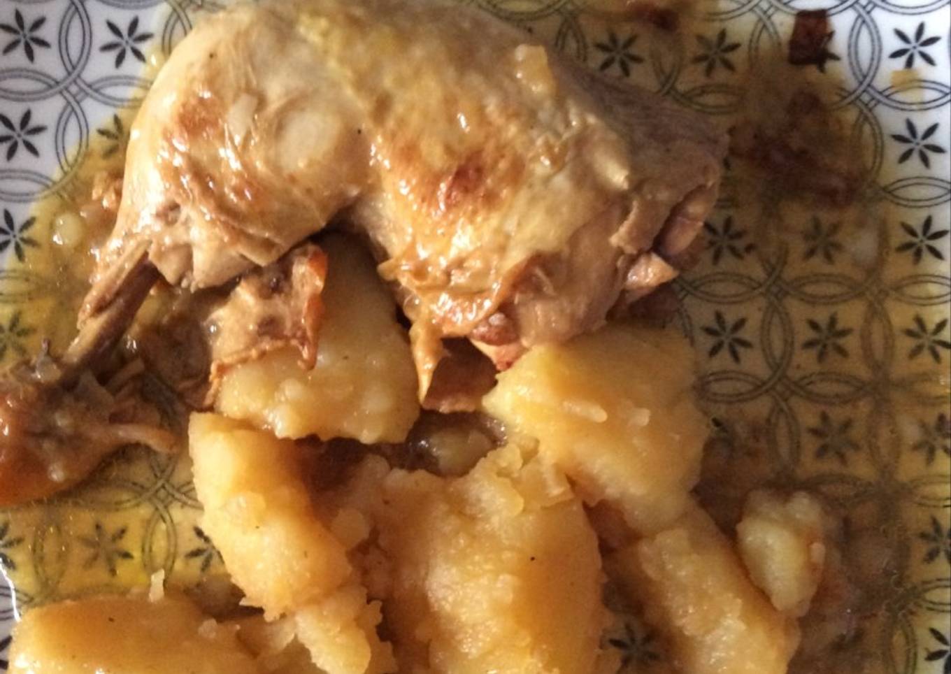 Cuisses de poulet et pommes de terre