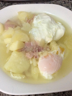 Una foto de Patatas con huevos cuajados