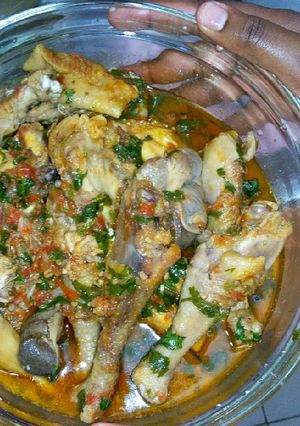 A picture of Kuku kienyeji stew 'organic chicken '.