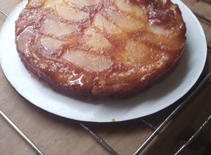 Una foto de Torta invertida de pera