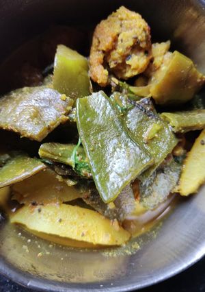 আলু শিম বড়ির ঝোল (aloo shim borir jhol recipe in Bengali) রেসিপির প্রধান ছবি