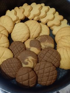 صورة لوصفة 😋 بسكويت العشر دقائق بالزبده 🧇🍪